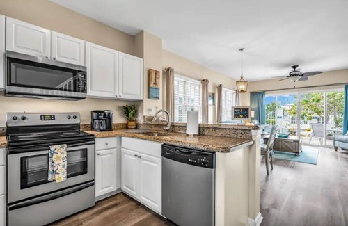 Marathon House | Beachy Townhome Perfect for a Warm Winter Getaway!