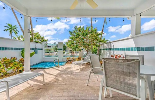 Marathon House | Beachy Townhome Perfect for a Warm Winter Getaway!