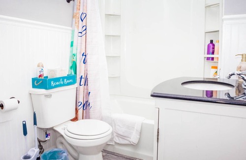Yorkville House | Beachy Vibes Sleeps 10 Near White Water Rapids