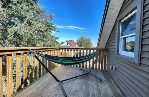 Beacon Apartment | Beacon Bird's eye view! Close to Main St & Train