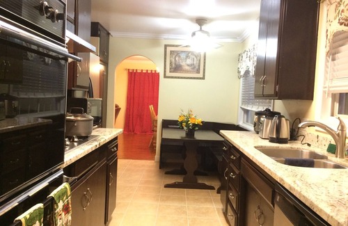 Southwest Anaheim House | Beacon House, 1 Mile To Disneyland, Watch the Disney Fireworks show every night！