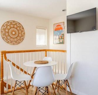 Leucadia House | Beacons Beach Cottage