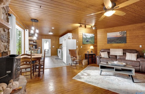 Mentone Cabin | Bear Brow Cabin. Amazing view from brow to valley below.