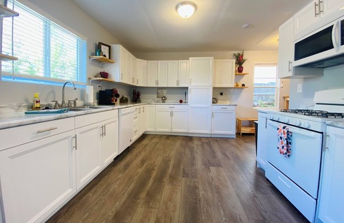 Hot Springs House | — Bear Bungalow Hot Springs — Fully Remodeled, Convenient Location