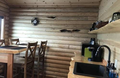 Emigrant Cabin | Bear Cabin in Paradise Valley 27 miles from North Entrance to Yellowstone Park