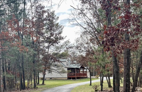 Lyndon Station Cabin | Bear Cove Escape Summ