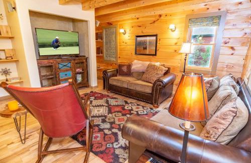 Breckenridge House | Bear Creek Mining Lodge Mountain Style Hot Tub
