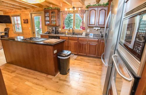 Breckenridge House | Bear Creek Mining Lodge Mountain Style Hot Tub