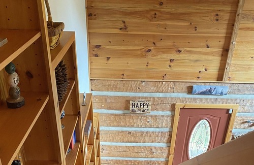 Grassy Creek Cabin | Bear Haven 3 Story Log Cabin with Pond View