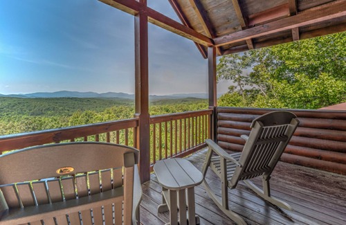 Morganton Cabin | Bear Hug by Escape to Blue Ridge