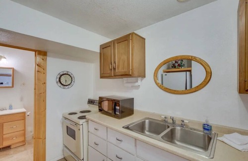 Paris Apartment | Bear Lake Charming Apt w Kitchen