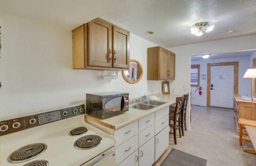 Paris Apartment | Bear Lake Charming Apt w Kitchen