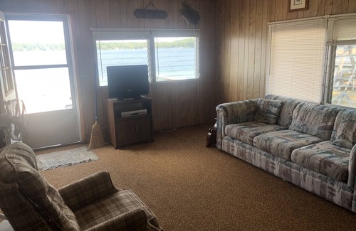 Kalkaska House | Bear Lake Kalkaska, MI Lakefront with beautiful sandy beach