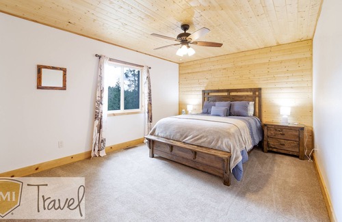 Prescott House | Bear Mountain Hideaway *Pool Table *Family Friendly *BBQ *In the Pines *Hiking & Biking