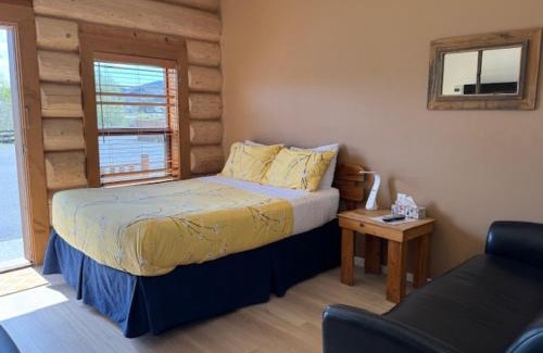 Cache Creek Hotel | Bear's Claw Lodge
