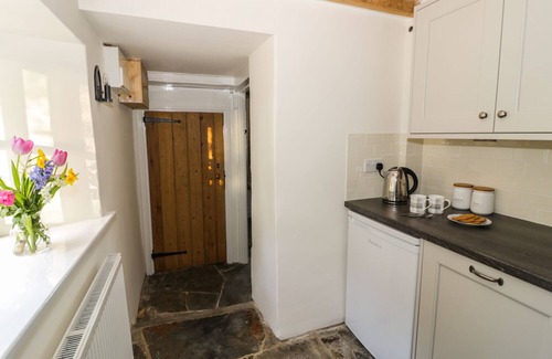 Bretforton Cottage | BEAR'S COTTAGE, family friendly, with a garden in Bretforton