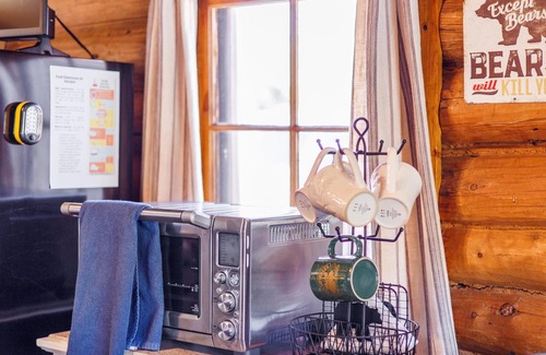 Red Lodge Cabin | Bear's Inn offers fireplace, WiFi, dog friendly and is a short distance from downtown and mountains.