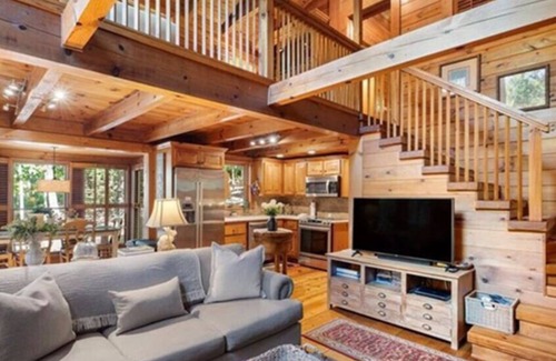 Big Canoe Cabin | Bear's Lair Cabin in beautiful Big Canoe, Georgia