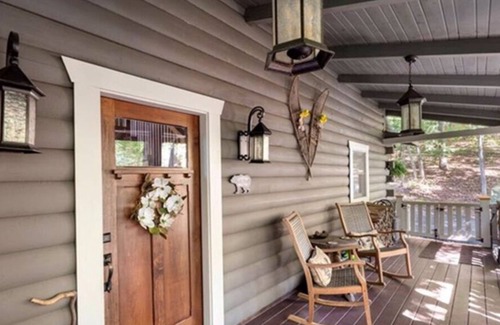 Big Canoe Cabin | Bear's Lair Cabin in beautiful Big Canoe, Georgia