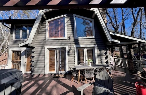Big Canoe Cabin | Bear's Lair Cabin in beautiful Big Canoe, Georgia