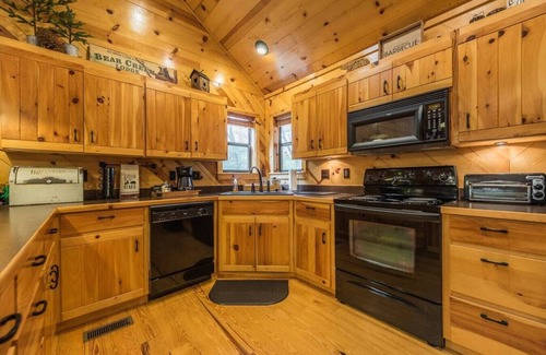Winrock House | BearCreek Cabin, Nostalgic, Park-like setting