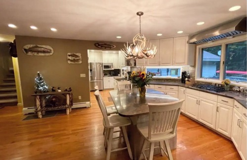 Old Forge House | Bearfoot Camp~ Luxurious Home on 5 Private Acres