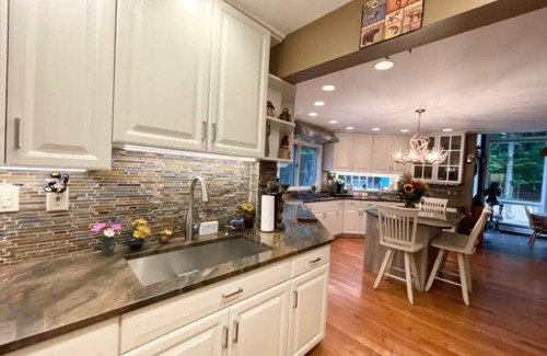 Old Forge House | Bearfoot Camp~ Luxurious Home on 5 Private Acres