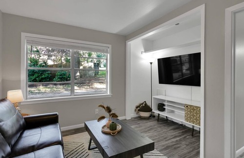 Huntsville House | Bearkat Cove No Service Fees Near Sam Houston