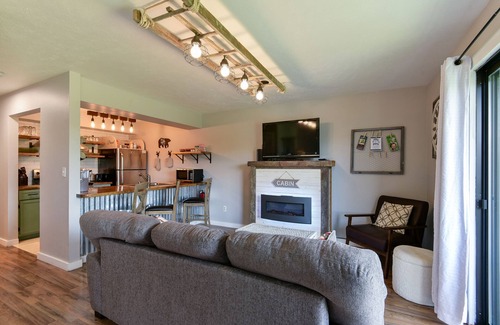 Table Rock Condo | Bears Den - Gated Comm/Pool/Hot Tub/Golf Resort - Close to Strip/Shopping