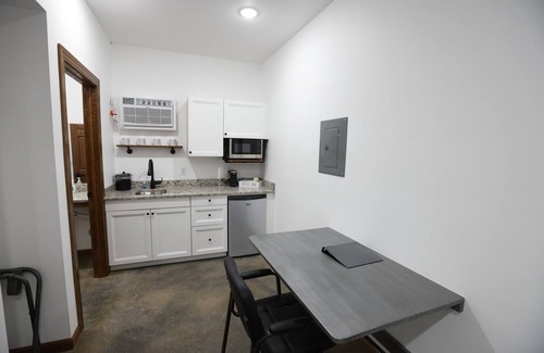 Bruno Hotel | Bears Den Motel