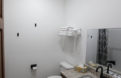 Bruno Hotel | Bears Den Motel