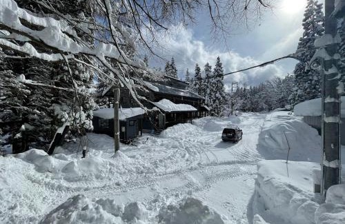 Iida Hotel | Bears Den Mountain Lodge