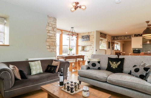 Shaftesbury House | BEARS DEN, pet friendly, luxury holiday cottage in East Stour