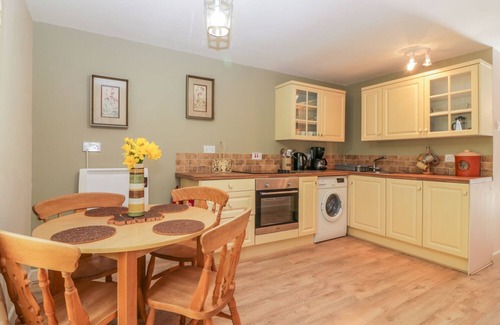 Modbury Cottage | BEARSCOMBE, pet friendly, country holiday cottage in Modbury