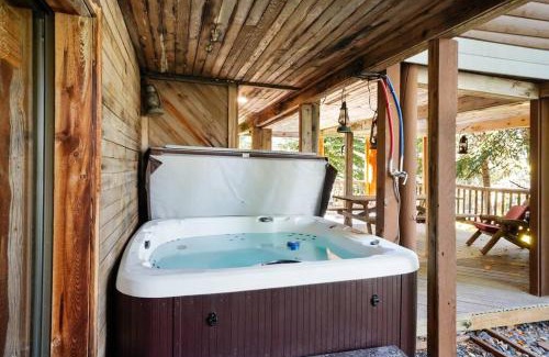 Sundance Apartment | Beartooth Lodge with Hot Tub and Stuart Falls Views