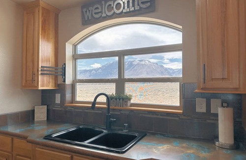 Clark House | Beartooth Retreat - EPIC Mountain Views! Near Cody WY and Red Lodge MTn