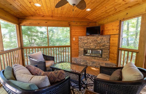 Fleetwood House | Beary Blessed Cabin
