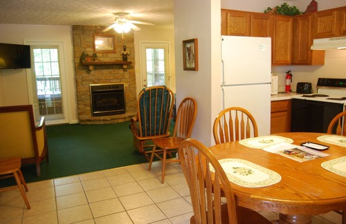 Russell Springs Cabin | "Beary" Cute Hot Tub Cabin @ LakePointe Resort - no cleaning fees!
