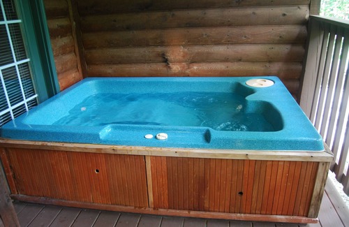 Russell Springs Cabin | "Beary" Cute Hot Tub Cabin @ LakePointe Resort - no cleaning fees!