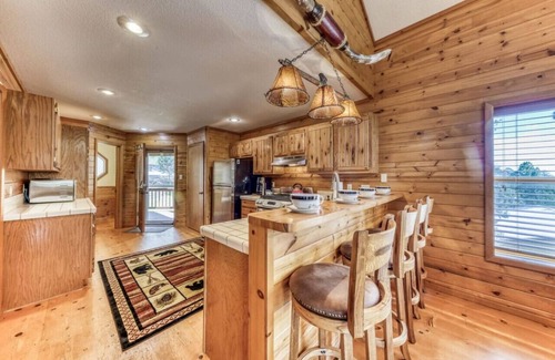 Ruidoso Cabin | Beary Happy Place:Cozy Mtn Cabin,Deck,Views,Trails