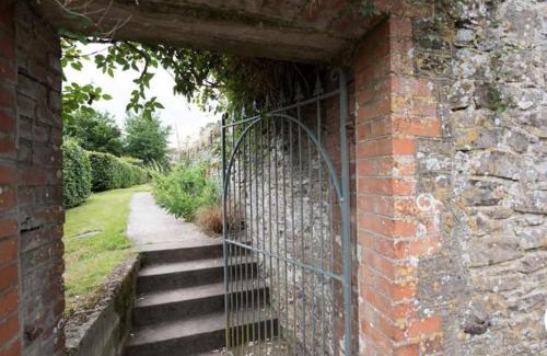 Liverton House | Beaston Cottage