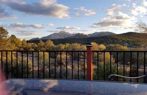 Williamson House | Beat the Valley heat! AVAILABLE AUGUST THROUGH MID-OCTOBER only. 30-day min.