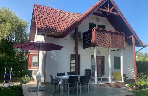 Balatonbereny House | Beatrix Üdülőház