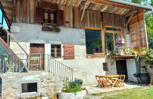 Dingy-Saint-Clair House | Beau Chalet Rénové, Avec vue Imprenable sur les Montagnes