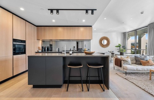 Auckland Central Business District Apartment | Beau Quarter,2 Bedroom with Balcony, Carpark