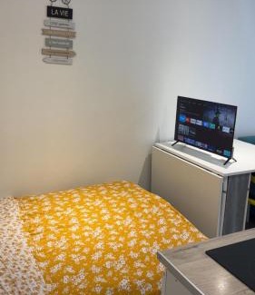 Elancourt Apartment | Beau studio