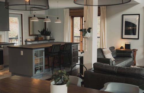 Saint-Faustin-Lac-Carre Ski Chalet | [Beauford] Breathtaking Mountain Getaway