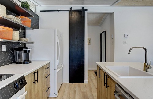 Saint-Alphonse-Rodriguez Ski Chalet | Beautifully fully renovated 3 bedroom lake front cottage