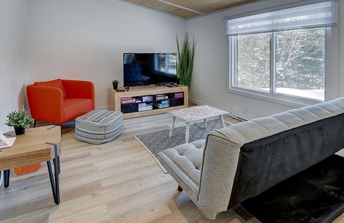 Saint-Alphonse-Rodriguez Ski Chalet | Beautifully fully renovated 3 bedroom lake front cottage