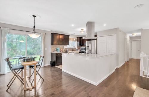 West Bloomfield House | Beautiful cheerful luxurious 3 bedroom house one mile from lake